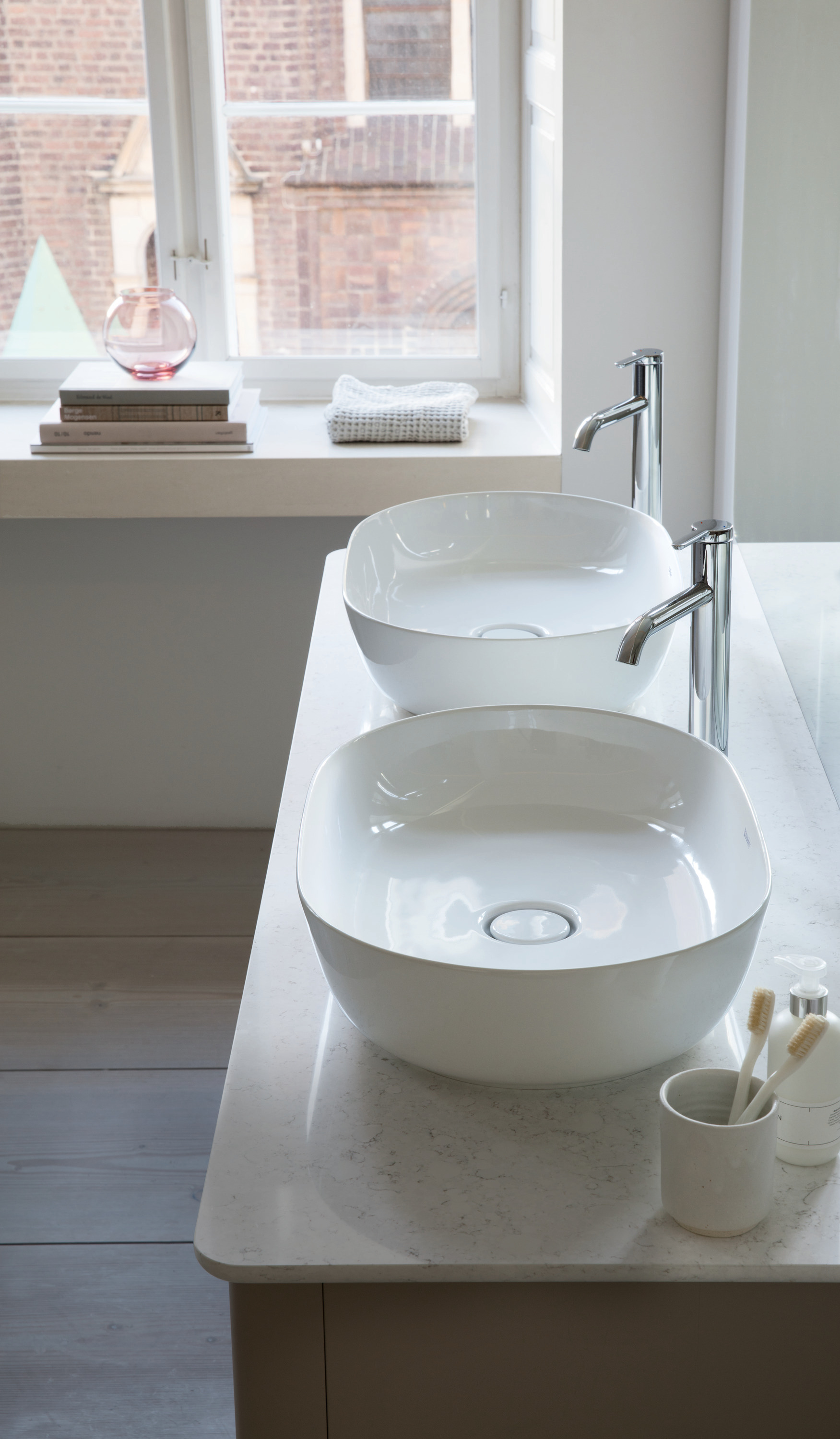 Duravit_Luv_PE_347272_300.jpg